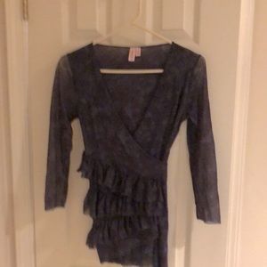 Size small v-neck ruffled top